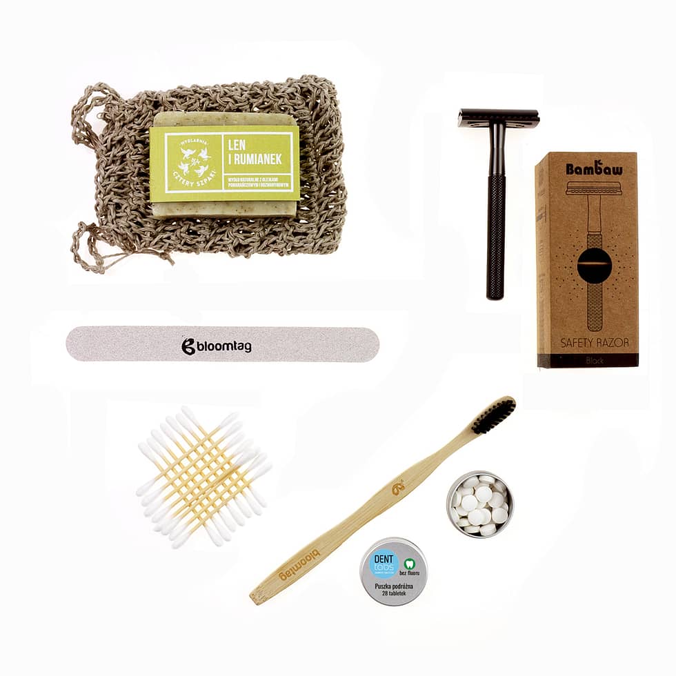 Zero waste cosmetic set with seven sustaiable products. All as a perfect fit to Rulonique cosmetic organizer.